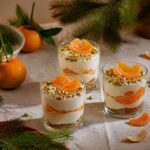Dessert de noel : trois verrines clémentines de Corse, fromage blanc au miel de Provence et pistaches concassées
