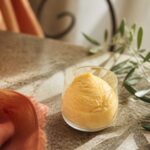 espuma mousse aérienne en verrine sur table en pierre provençale