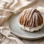 Mont blanc dessert : vermicelles de crème de marrons sur chantilly et meringue