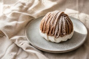 Mont blanc dessert : vermicelles de crème de marrons sur chantilly et meringue