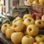 Pommes golden Delicious jaunes sur un étal de marché provençal