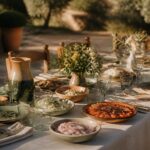 Table dressée avec une entrée fraîche avant un aïoli provençal