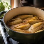 Cuisson des endives braisées à la poêle dans une cocotte